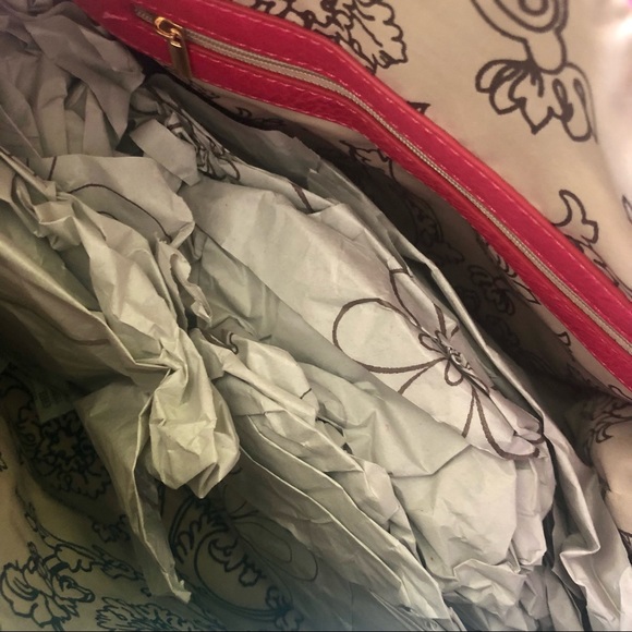 NEW✨ Hot Pink Gold Vegan Leather Studded Handbag Satchel Crossbody Barrel Bag - Picture 4 of 6